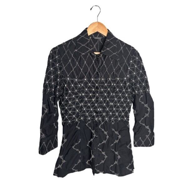 Samuel Dong Button Down Embroidered Top Size Medium Black White Smocked Bust - Picture 9 of 9